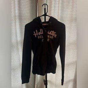 Small Hollister zippered hoodie.
